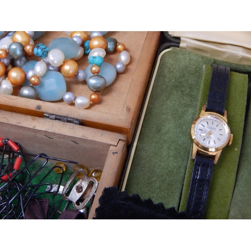 139 - A Large Quantity of Costume Jewellery & Jewellery Boxes contained in a suitcase.