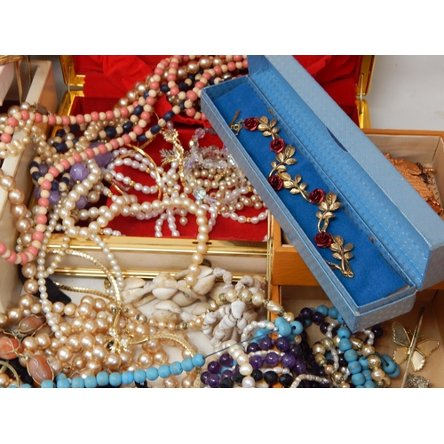 129 - A Large Quantity of Costume Jewellery & Jewellery Boxes