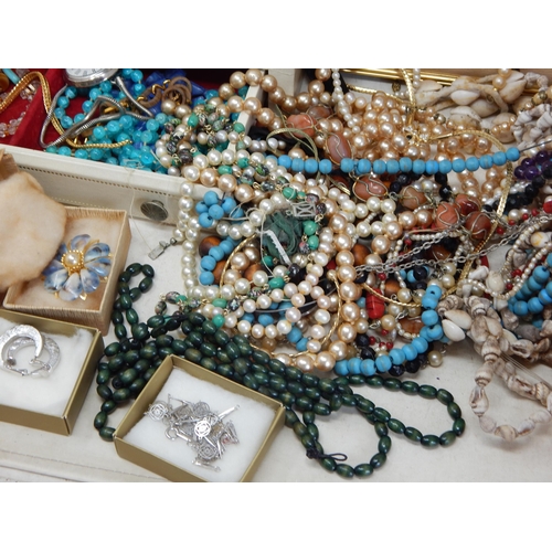 129 - A Large Quantity of Costume Jewellery & Jewellery Boxes