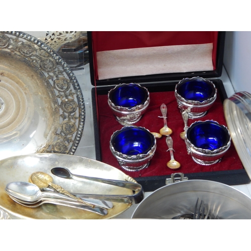 136 - Large Quantity of Silver Plated Wares (lot)