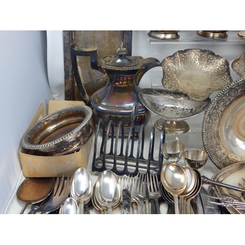 136 - Large Quantity of Silver Plated Wares (lot)