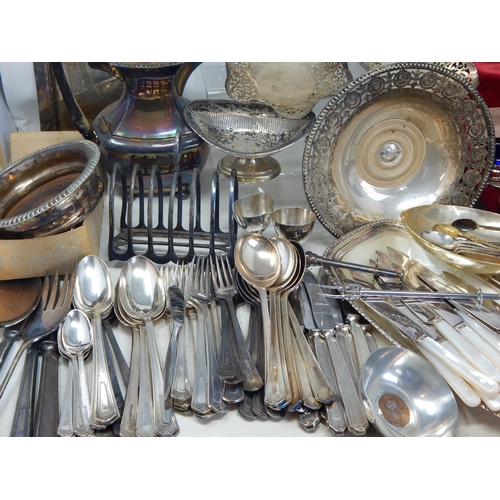 136 - Large Quantity of Silver Plated Wares (lot)
