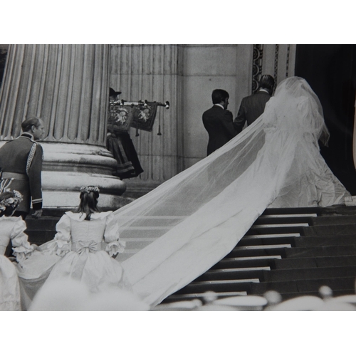 528 - ROYAL PHOTOGRAPHS: The Marriage of Prince Charles & Lady Diana Spencer 29th July 1981: B&W Press Pho... 