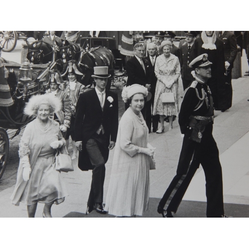 528 - ROYAL PHOTOGRAPHS: The Marriage of Prince Charles & Lady Diana Spencer 29th July 1981: B&W Press Pho... 