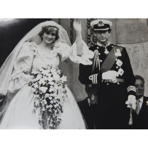 528 - ROYAL PHOTOGRAPHS: The Marriage of Prince Charles & Lady Diana Spencer 29th July 1981: B&W Press Pho... 