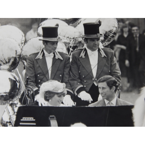 528 - ROYAL PHOTOGRAPHS: The Marriage of Prince Charles & Lady Diana Spencer 29th July 1981: B&W Press Pho... 