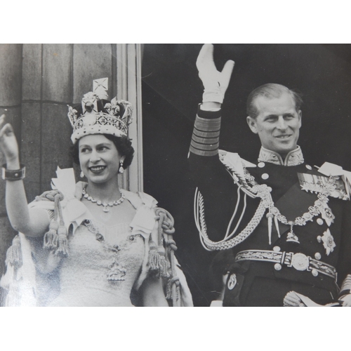 529 - ROYAL PHOTOGRAPHS: The Coronation of Queen Elizabeth II 1953: B&W Photographs (lot) Largest 10