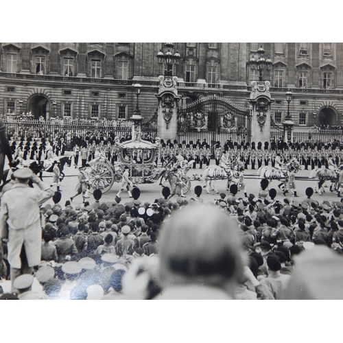 529 - ROYAL PHOTOGRAPHS: The Coronation of Queen Elizabeth II 1953: B&W Photographs (lot) Largest 10