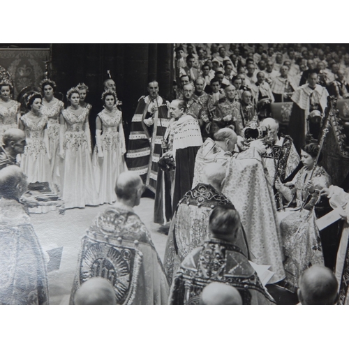 529 - ROYAL PHOTOGRAPHS: The Coronation of Queen Elizabeth II 1953: B&W Photographs (lot) Largest 10