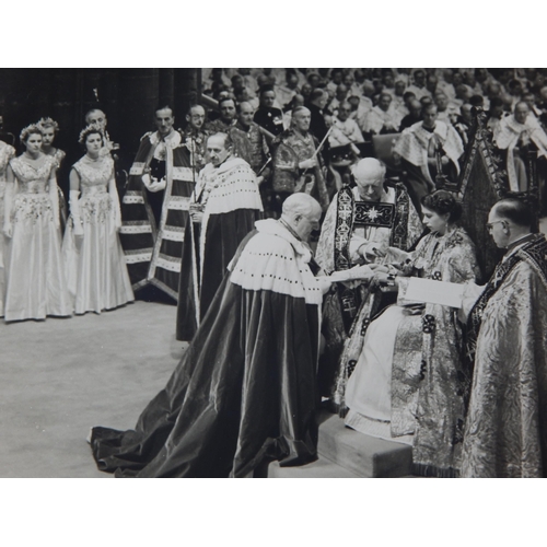 529 - ROYAL PHOTOGRAPHS: The Coronation of Queen Elizabeth II 1953: B&W Photographs (lot) Largest 10