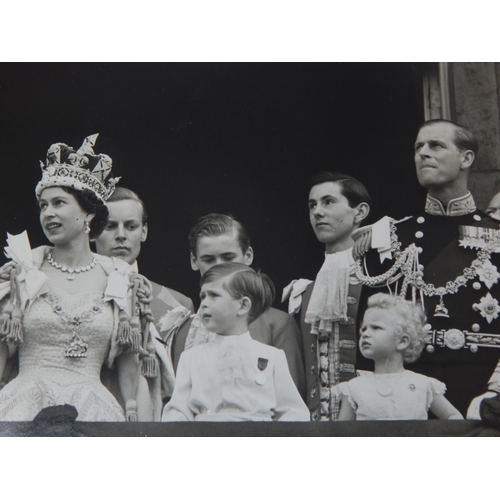 529 - ROYAL PHOTOGRAPHS: The Coronation of Queen Elizabeth II 1953: B&W Photographs (lot) Largest 10