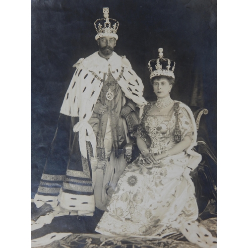 533 - ROYAL PHOTOGRAPHS: King George V & Queen Mary: B&W Press Photographs (lot) Largest 10