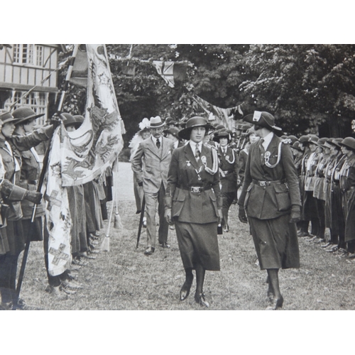 533 - ROYAL PHOTOGRAPHS: King George V & Queen Mary: B&W Press Photographs (lot) Largest 10