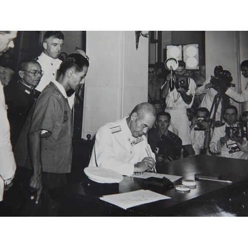 539 - WWII: A Quantity of B&W Photographs showing the signing of the surrender by the Japanese aboard the ... 