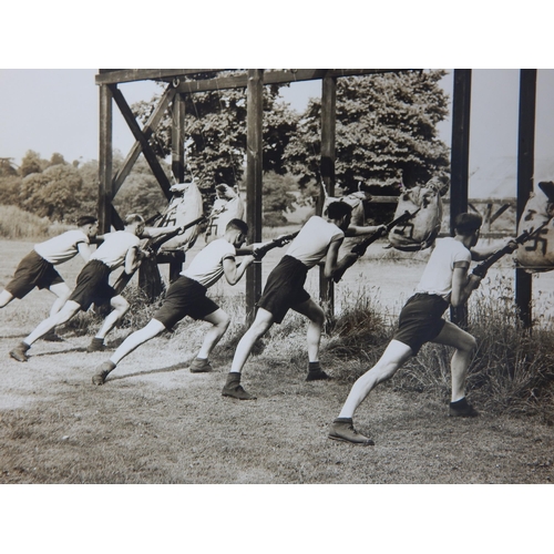 542 - WWII: A Collection of B&W Photographs showing British troops coming home on leave in 1939, RAF parat... 