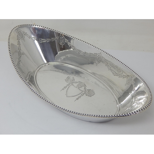 98 - Edward VII silver basket, Sheffield 1904, Barraclough & Barraclough: Weight 266g
(8.55oz)