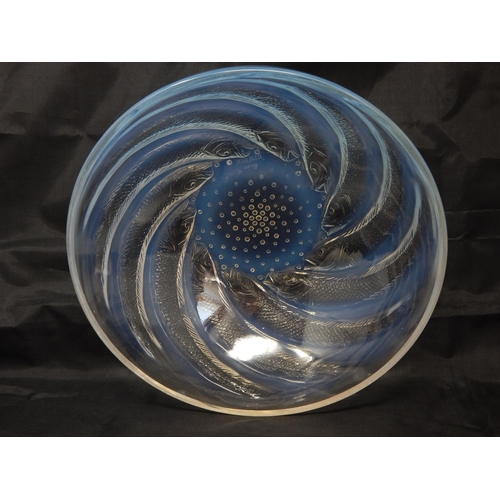 500 - RENE LALIQUE (1860-1945) Poissons Opalescent Bowl: Designed 1921: 20.6cm diameter: Etched 