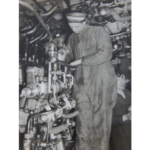 541 - WWII: A Collection of B&W Naval Photographs showing the 50 boat armada that went to Dunkirk, Life in... 