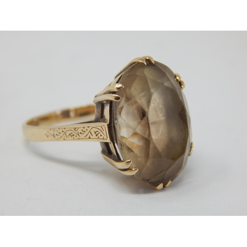 9ct Gold Smoky Quartz Ring: Size R/S: Gross weight 7.96g