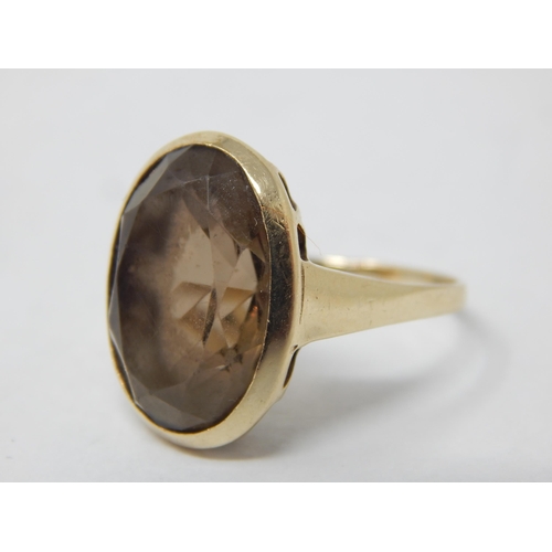 205 - 9ct Gold Smoky Quartz Ring: Size N: Gross weight 5.34g