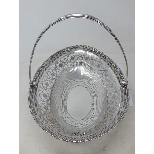 103 - Large George III silver fruit basket, circa 1810, Weight 906g (29.13oz) Only Lion Passant Mark