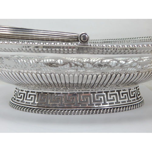 103 - Large George III silver fruit basket, circa 1810, Weight 906g (29.13oz) Only Lion Passant Mark