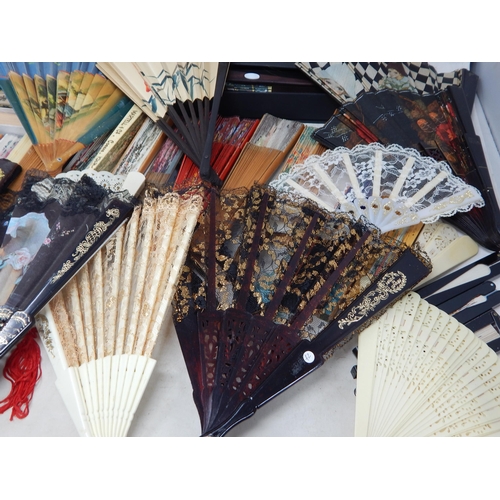 557 - A Large Quantity of Fans from a private collection (lot)