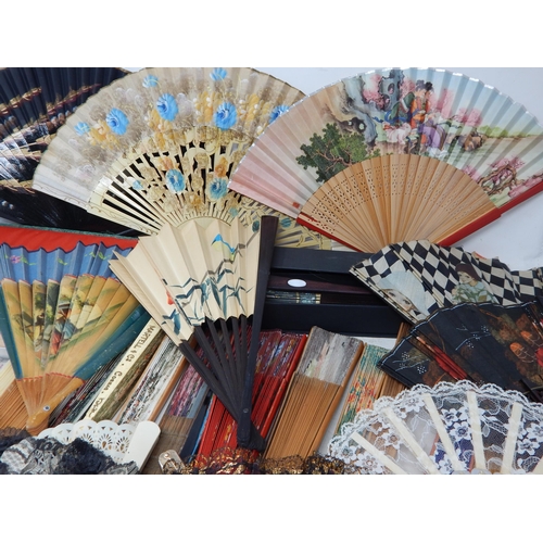 557 - A Large Quantity of Fans from a private collection (lot)