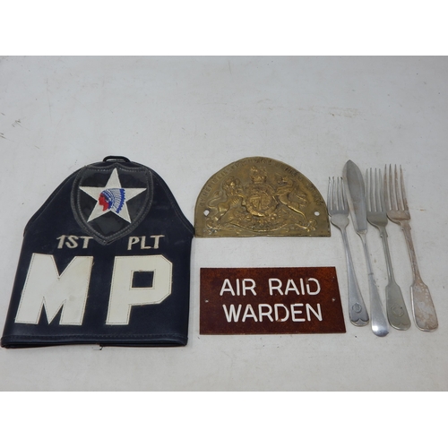 601 - WWII Bakelite Air Raid Warden Door Plaque, RAF Insignia Knife & Fork, Surrey Yeomanry Fork, U.S 1st ... 