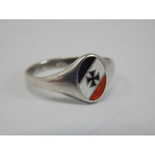 603 - A WWII German Military 800 Silver & Enamel Iron Cross Ring: Size R: Weight 2.6g