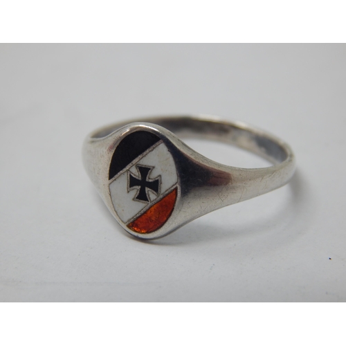 603 - A WWII German Military 800 Silver & Enamel Iron Cross Ring: Size R: Weight 2.6g