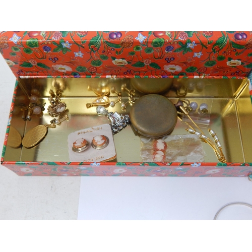 226 - A Quantity of 925 Sterling Silver Jewellery together with a Mother of Pearl Necklace with Matching E... 