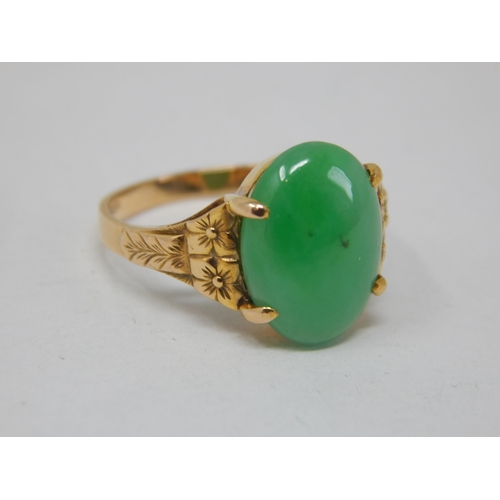 229 - 14ct Yellow Gold Ring Set with a Central Jade Cabochon: Ring Size L/M: Gross weight 3.17g