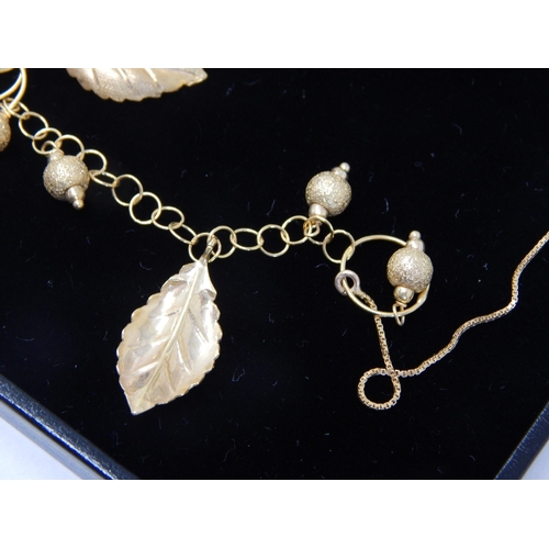 303 - 9ct Yellow Gold Necklace with Oak Leaf & Acorn Decoration: Weight 5.82g