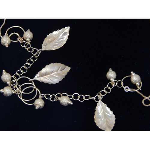 303 - 9ct Yellow Gold Necklace with Oak Leaf & Acorn Decoration: Weight 5.82g