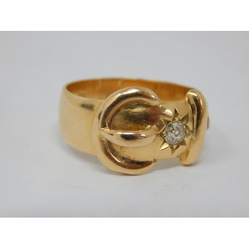 309 - 18ct Yellow Gold Buckle Ring Hallmarked Birmingham 1915: Ring Size P: Weight 7.74g