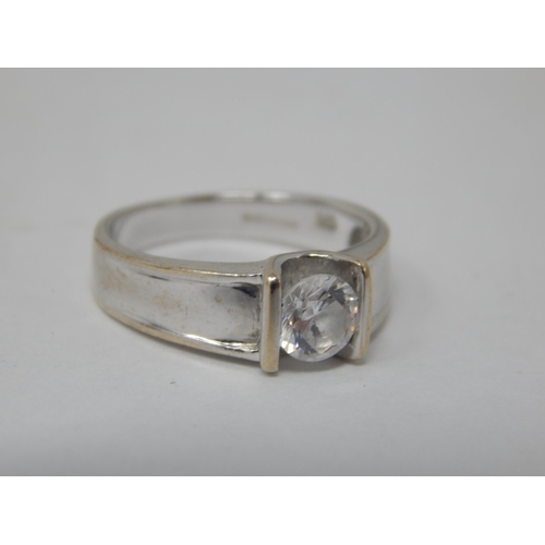 314 - 14ct White Gold Gem Set Ring: Size H: gross weight 3.20g