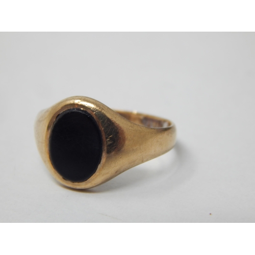 321 - 9ct Yellow Gold Signet Set Ring: Size D: gross weight 2.11g