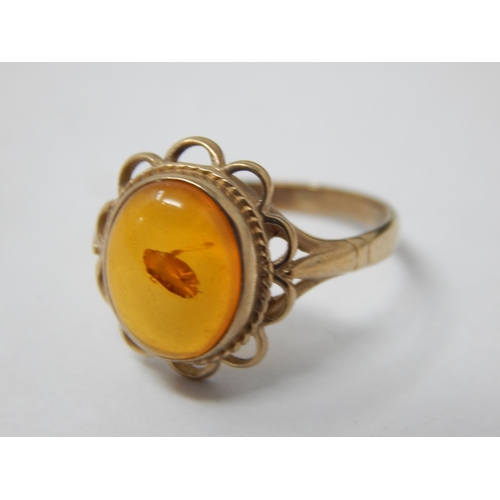 323 - 9ct Yellow Gold Amber Set Ring: Size J: gross weight 1.86g