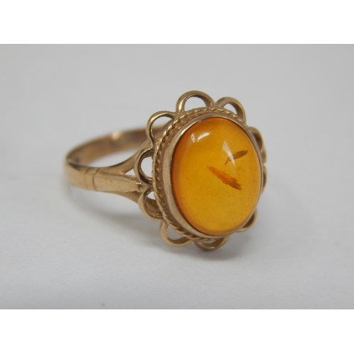 323 - 9ct Yellow Gold Amber Set Ring: Size J: gross weight 1.86g