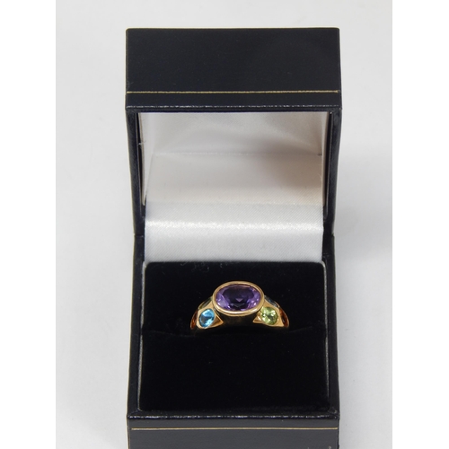 327 - 9ct Yellow Gold Gem Set Ring: Size N: gross weight 5.83g: Presented in Ring Box