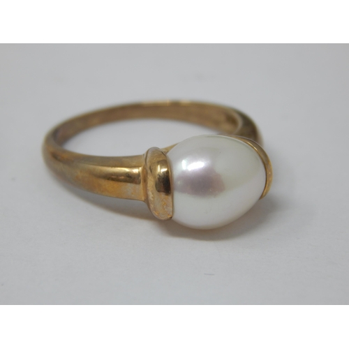 334 - 9ct Yellow Gold Pearl Set Ring: Size N: gross weight 3.37g: Presented in Ring Box