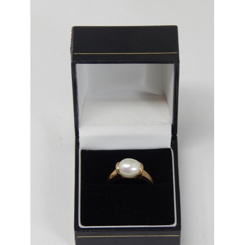 334 - 9ct Yellow Gold Pearl Set Ring: Size N: gross weight 3.37g: Presented in Ring Box