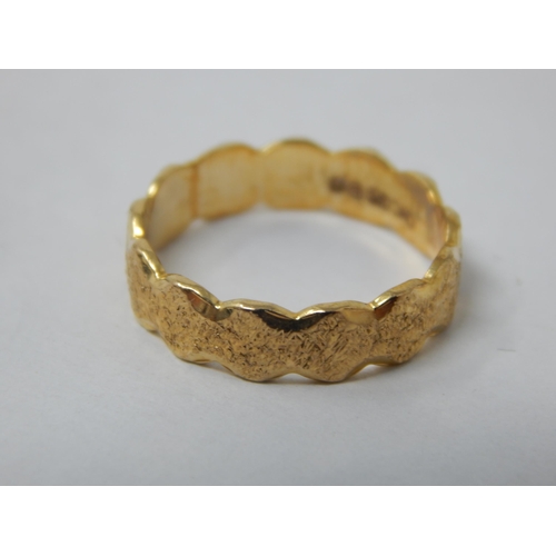 336 - 9ct Yellow Gold Ring: Size I: gross weight 1.83g: Presented in Ring Box