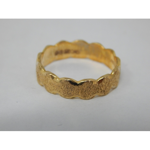 336 - 9ct Yellow Gold Ring: Size I: gross weight 1.83g: Presented in Ring Box