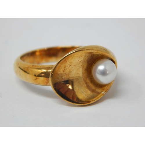 340 - 9ct Yellow Gold Pearl Set Ring: Size M: gross weight 6.81g: Presented in Ring Box