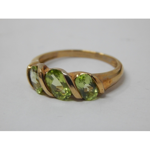 341 - 9ct Yellow Gold Gem Set Ring: Size N: gross weight 2.60g: Presented in Ring Box