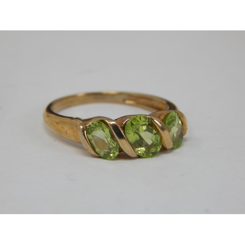 341 - 9ct Yellow Gold Gem Set Ring: Size N: gross weight 2.60g: Presented in Ring Box