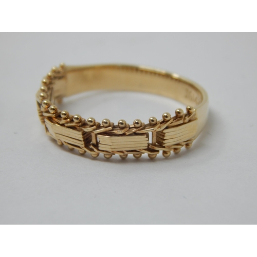 365 - 14ct Yellow Gold Ring: Size N: gross weight 2.66g: Presented in Ring Box