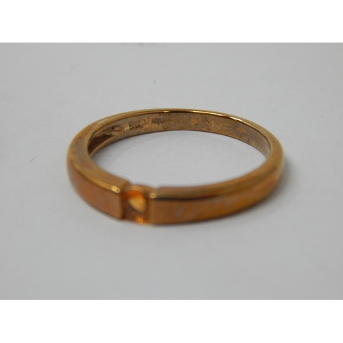 367 - 9ct Yellow Gold Ring: Size N: gross weight 1.69g: Presented in Ring Box